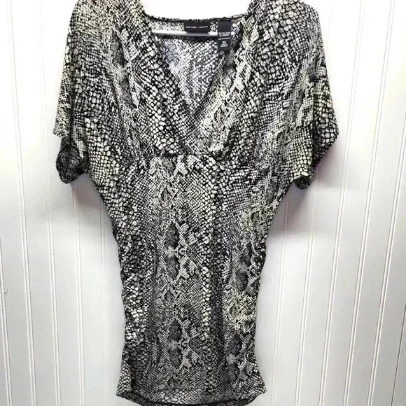 NEW YORK & COMPANY DRESS/TOP ALLIGATOR/SNAKE SKIN PRINT XS - Picture 1 of 16